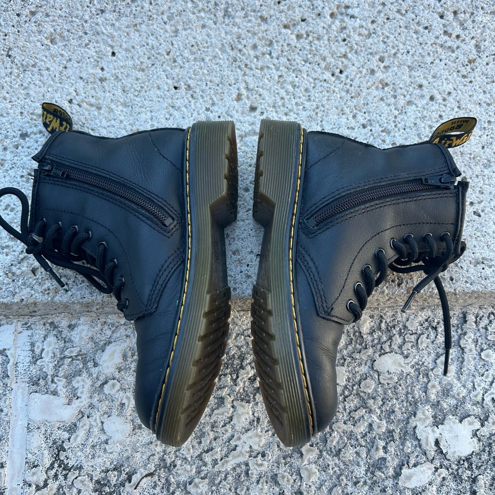 Dr Martens Docs lace up boots 1460 kids size 1 black leather combat style - Picture 3 of 7